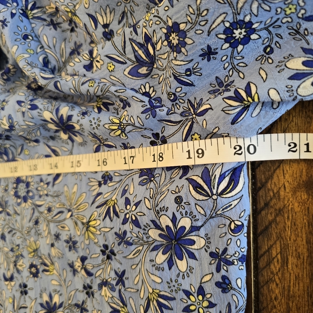 LOFT Blue Floral Top - Picture 9 of 10